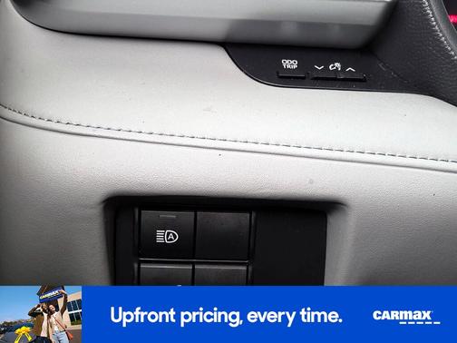 White 2020 Toyota Highlander Hybrid LE