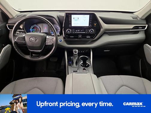 White 2020 Toyota Highlander Hybrid LE