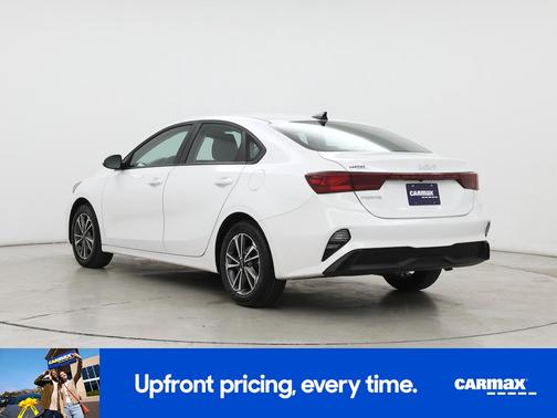 White 2024 Kia Forte LXS