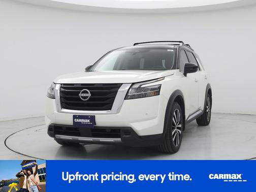 White 2023 Nissan Pathfinder Platinum