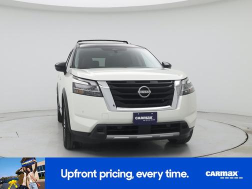 White 2023 Nissan Pathfinder Platinum