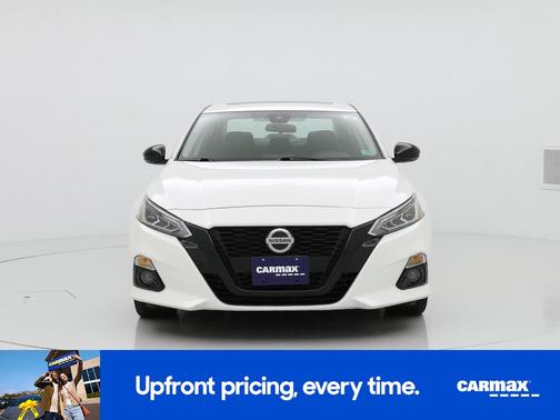 White 2022 Nissan Altima SR