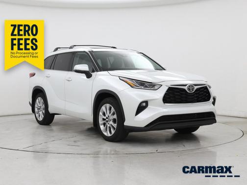 White 2023 Toyota Highlander Limited