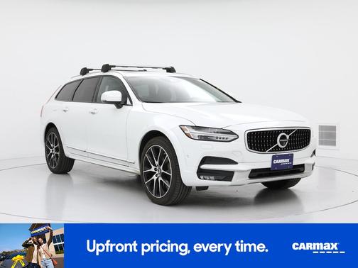 White 2018 Volvo V90 T6 Cross Country