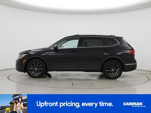 Black 2022 Volkswagen Tiguan SE