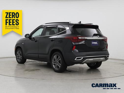Black 2022 Kia Seltos S