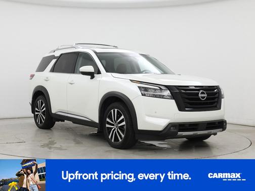 White 2023 Nissan Pathfinder Platinum