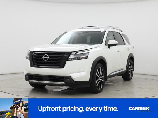 White 2023 Nissan Pathfinder Platinum