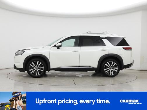 White 2023 Nissan Pathfinder Platinum