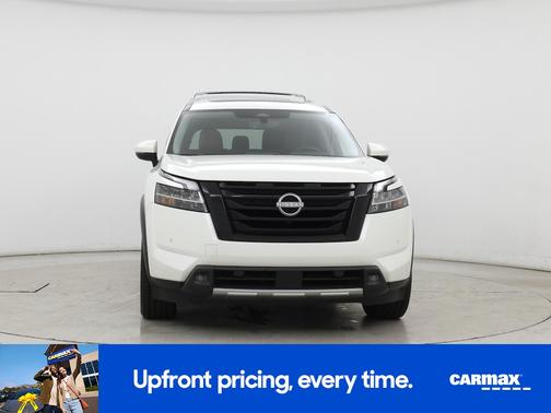 White 2023 Nissan Pathfinder Platinum