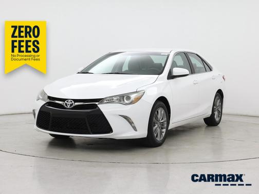 White 2015 Toyota Camry SE