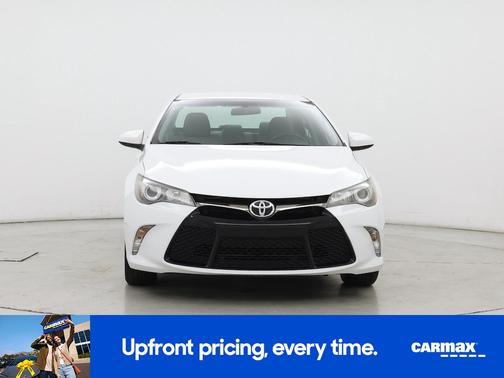 White 2015 Toyota Camry SE