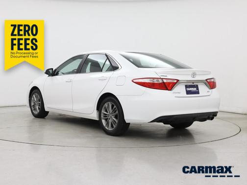 White 2015 Toyota Camry SE