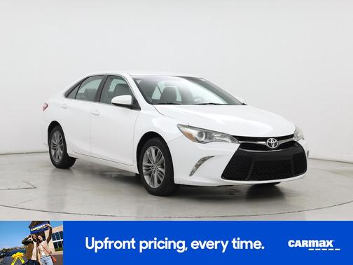 White 2015 Toyota Camry SE