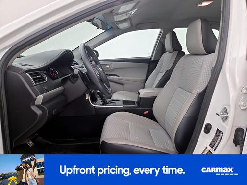 White 2015 Toyota Camry SE