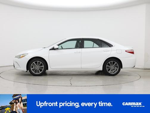 White 2015 Toyota Camry SE