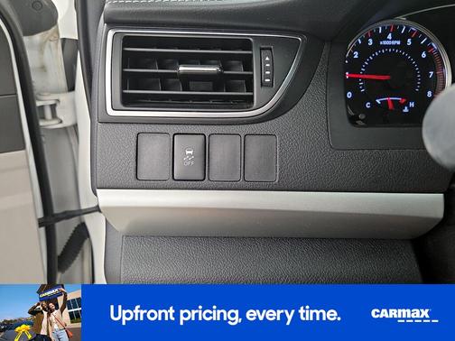 White 2015 Toyota Camry SE