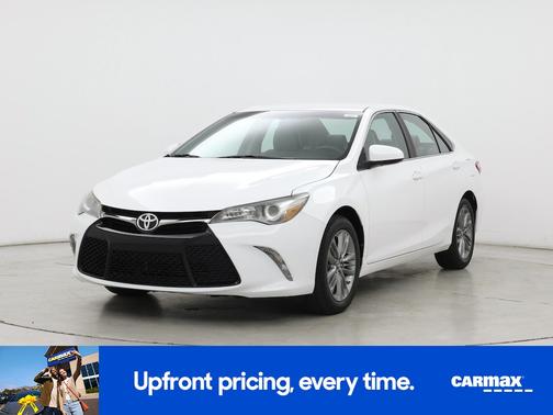White 2015 Toyota Camry SE