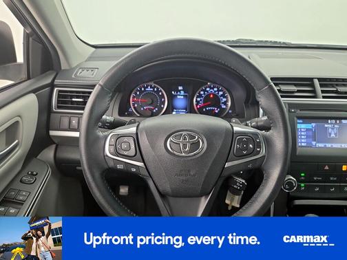 White 2015 Toyota Camry SE