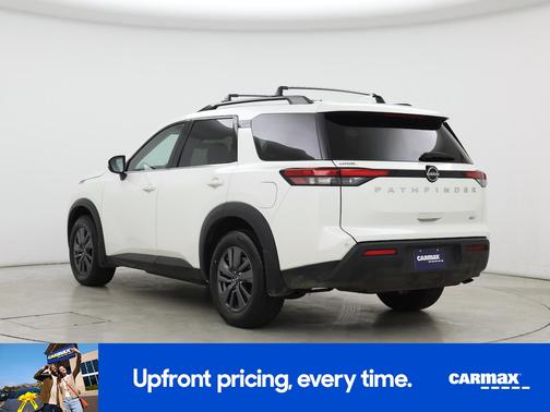 White 2022 Nissan Pathfinder SV