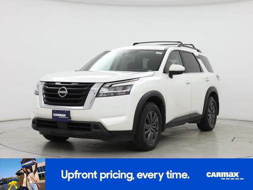 White 2022 Nissan Pathfinder SV