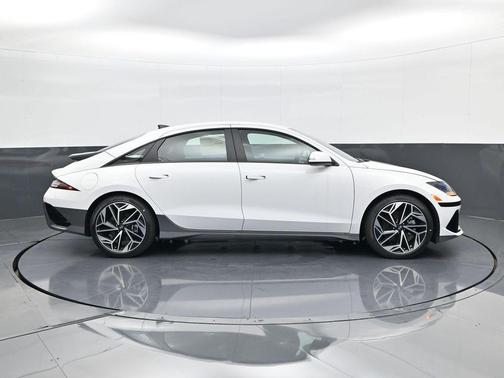 2025 Hyundai IONIQ 6 SEL