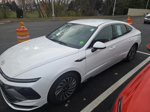 2025 Hyundai SONATA Hybrid SE