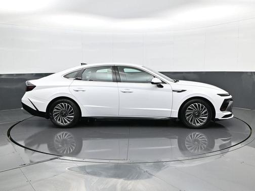 2025 Hyundai SONATA Hybrid SE