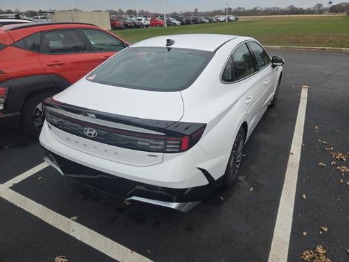 2025 Hyundai SONATA Hybrid SE