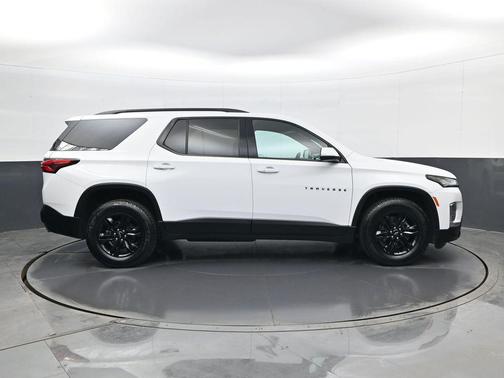 Summit White 2023 Chevrolet Traverse LT Cloth