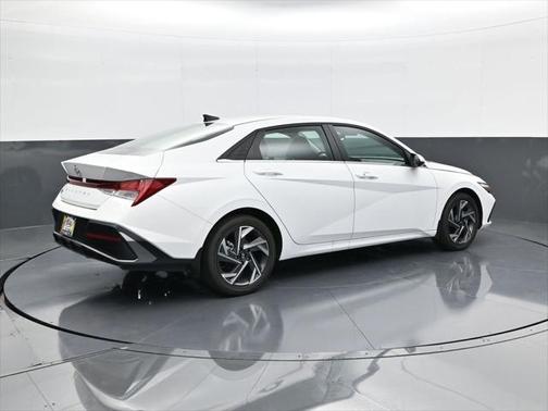2025 Hyundai ELANTRA SEL