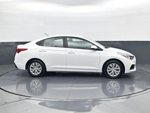 2022 Hyundai Accent SE