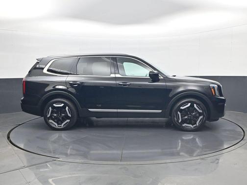Ebony Black 2024 Kia Telluride S