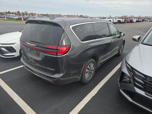 2022 Chrysler Pacifica Hybrid Limited