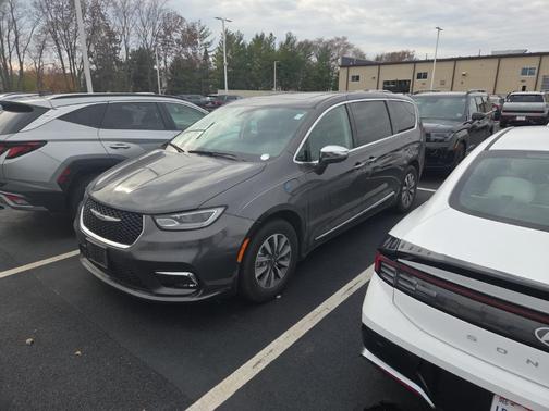2022 Chrysler Pacifica Hybrid Limited