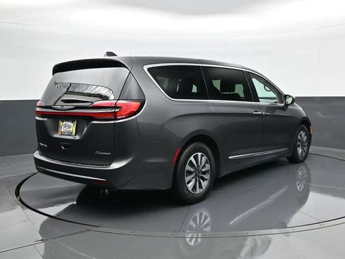 2022 Chrysler Pacifica Hybrid Limited