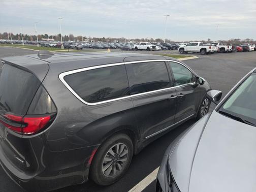 2022 Chrysler Pacifica Hybrid Limited