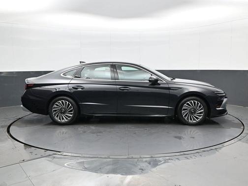 2025 Hyundai SONATA Hybrid SE