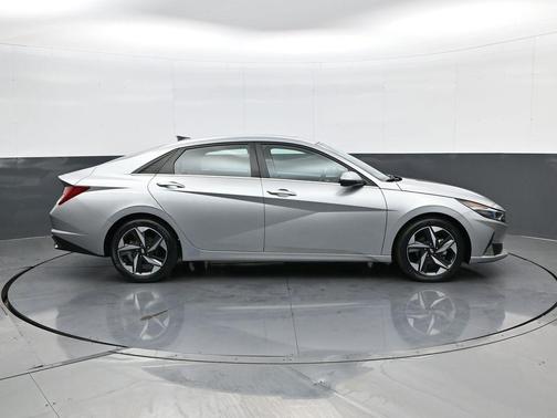 2022 Hyundai ELANTRA Limited