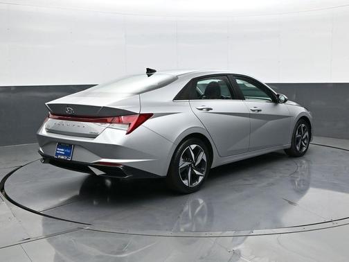 2022 Hyundai ELANTRA Limited