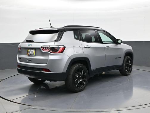 Billet Silver Metallic Clearcoat 2023 Jeep Compass Latitude