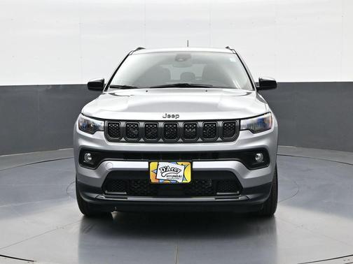Billet Silver Metallic Clearcoat 2023 Jeep Compass Latitude