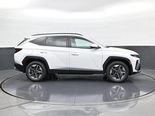 Creamy White Pearl 2026 Hyundai TUCSON Plug-In Hybrid SEL