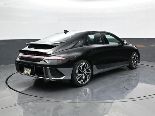 2025 Hyundai IONIQ 6 Limited