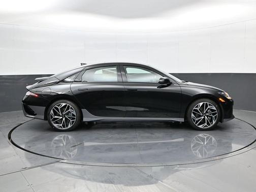 2025 Hyundai IONIQ 6 Limited