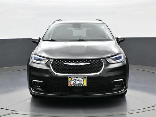 Brilliant Black Crystal Pearlcoat 2023 Chrysler Pacifica Limited