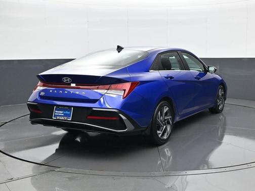 2025 Hyundai ELANTRA SEL