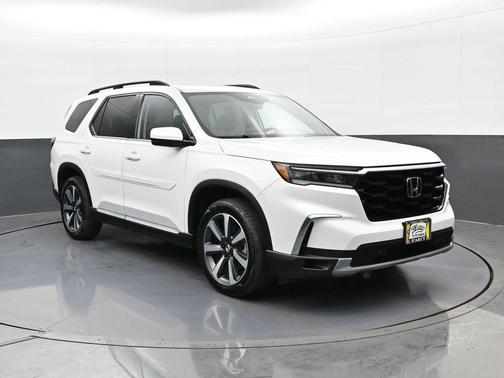 Platinum White Pearl 2024 Honda Pilot Touring 8-Passenger