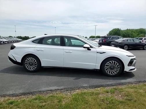 2025 Hyundai SONATA Hybrid Limited