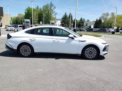 2025 Hyundai SONATA Hybrid SE